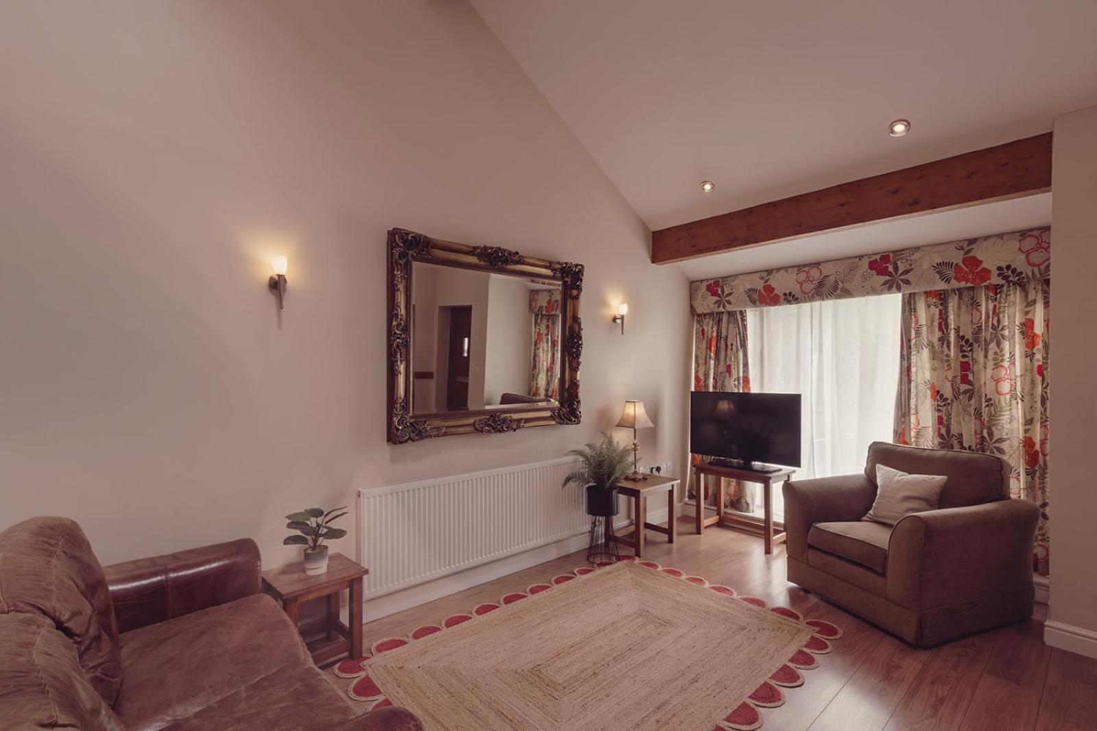 Longlands Inn & Cottages Carnforth Exterior foto The interior of a typical cottage at the resort