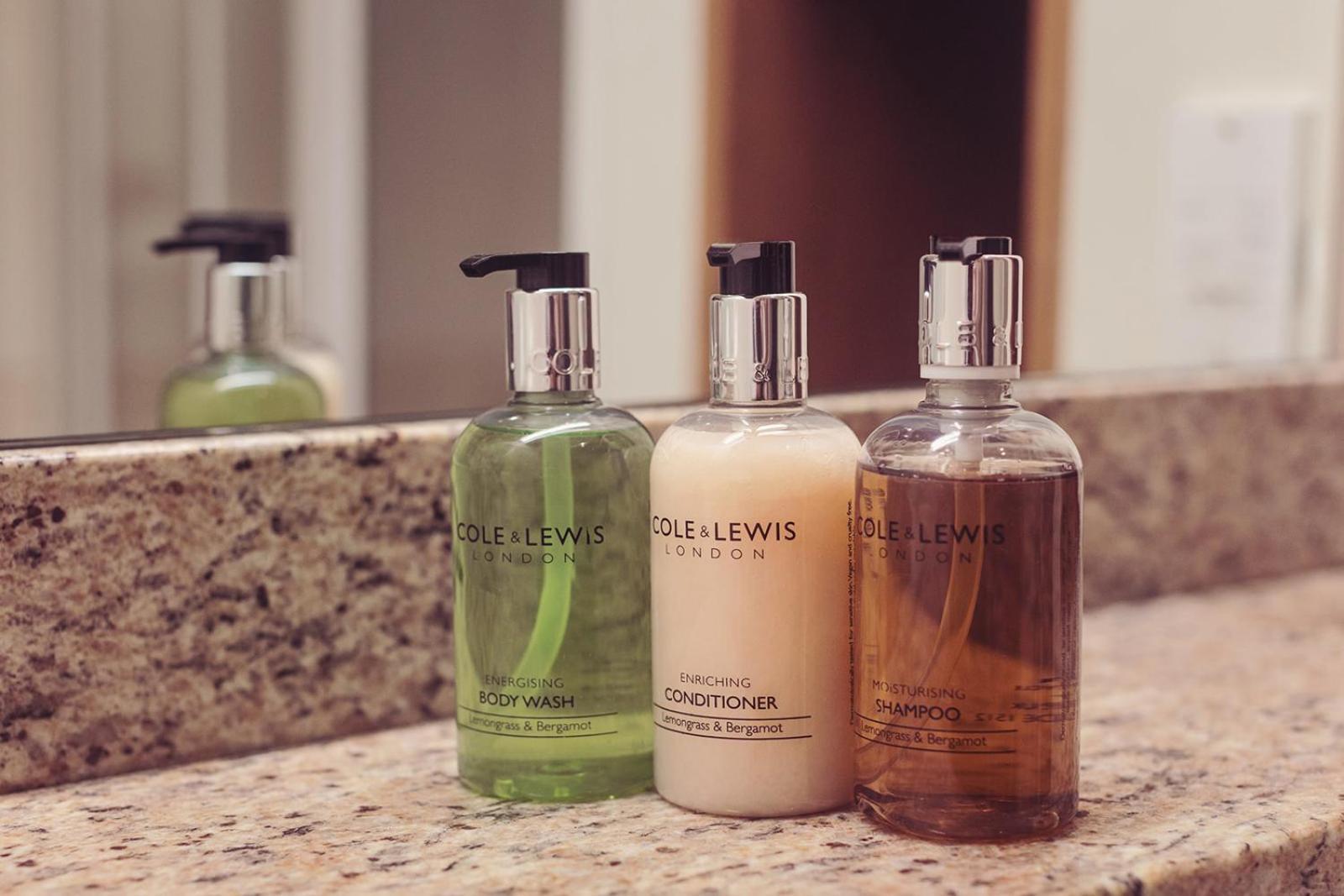 Longlands Inn & Cottages Carnforth Exterior foto Soap, shampoo and body wash