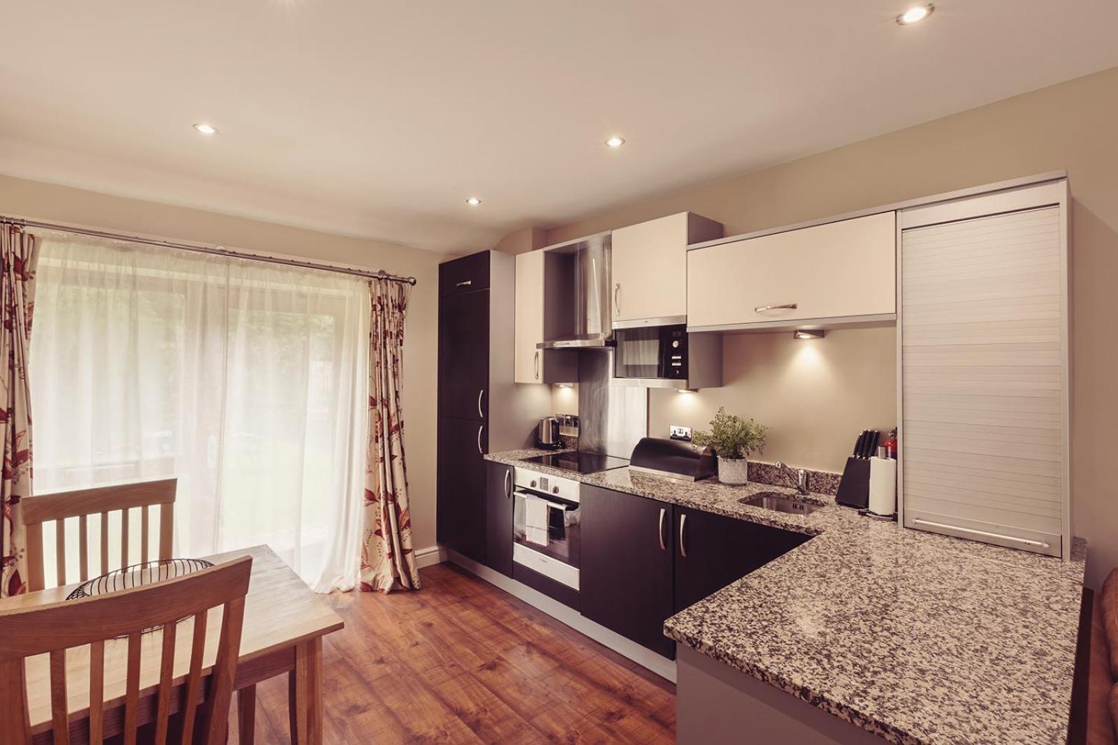 Longlands Inn & Cottages Carnforth Exterior foto A modern kitchen