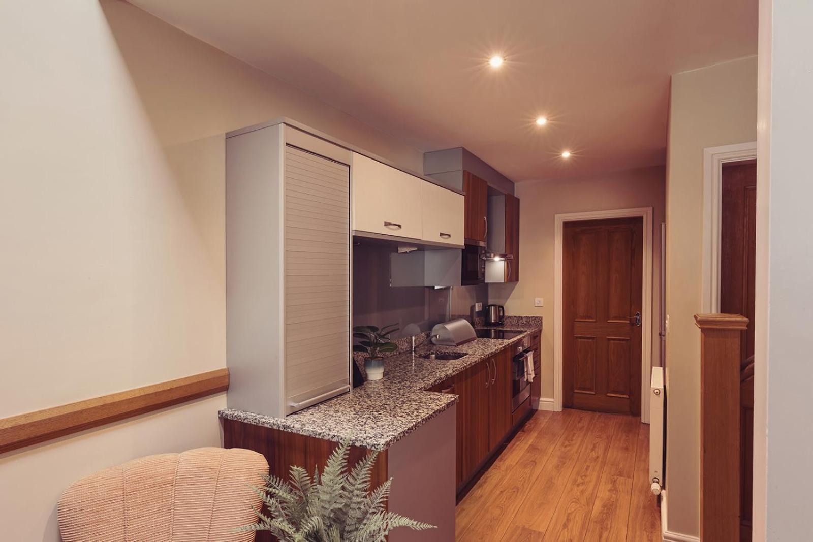 Longlands Inn & Cottages Carnforth Exterior foto A typical studio apartment