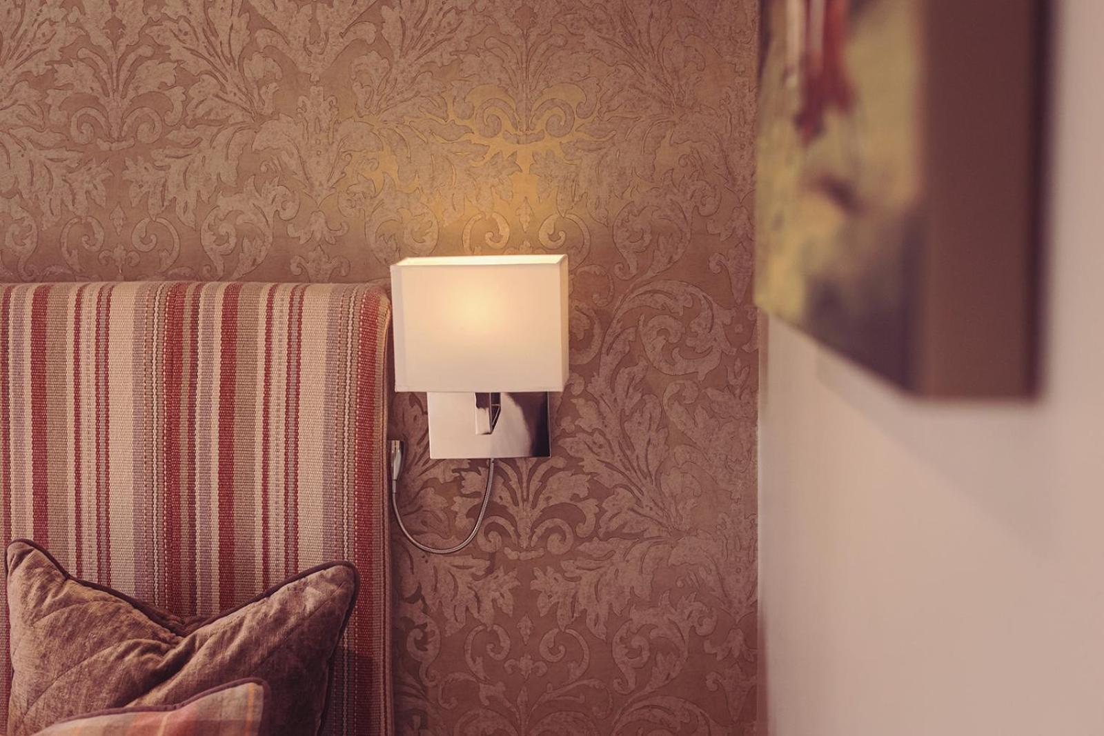 Longlands Inn & Cottages Carnforth Exterior foto A wall light